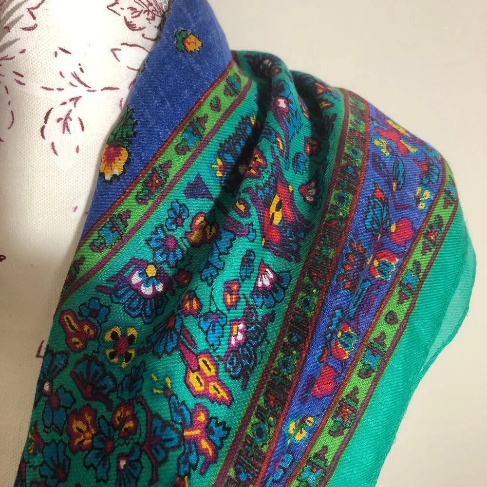💎 Elevate Your Style: Discover the Vibrant Givenchy-Inspired Scarf 💎